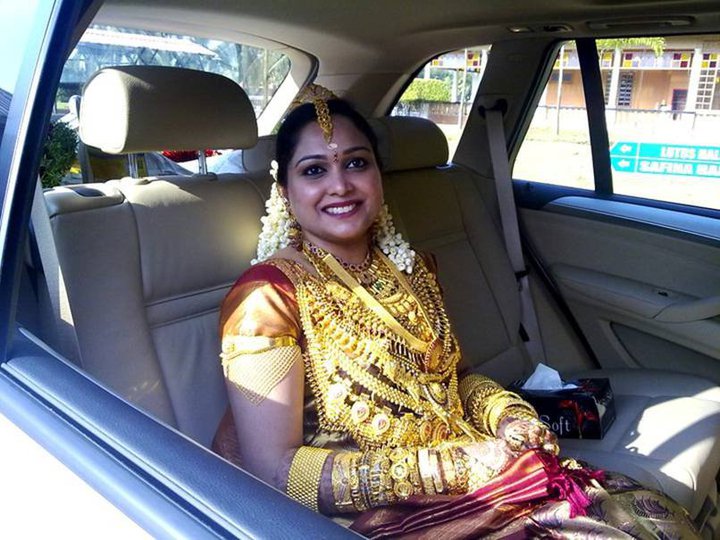 bride-in-car